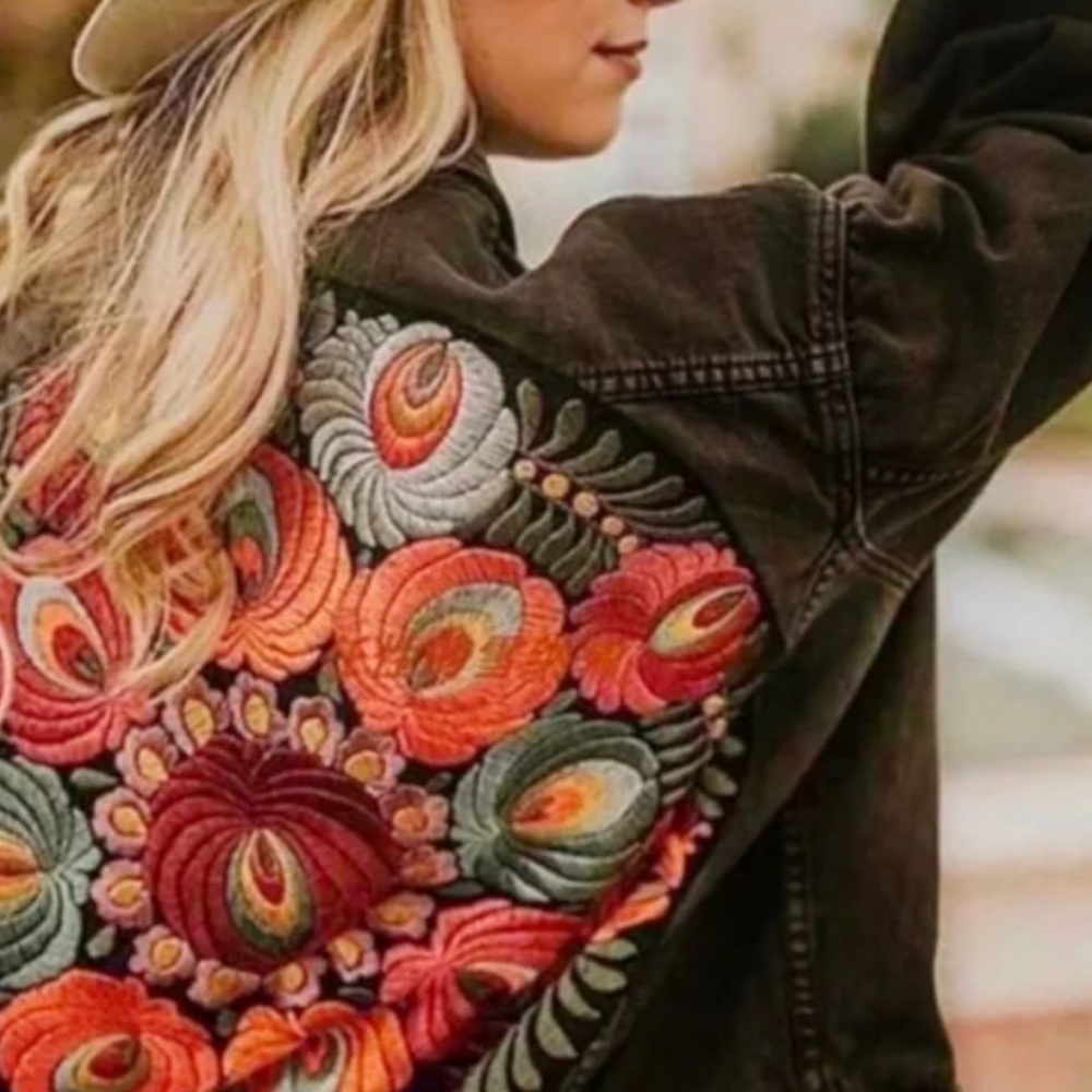 FREE PEOPLE Oversized Embroidered Back Denim Jacket Size M/L - Picture 8 of 16